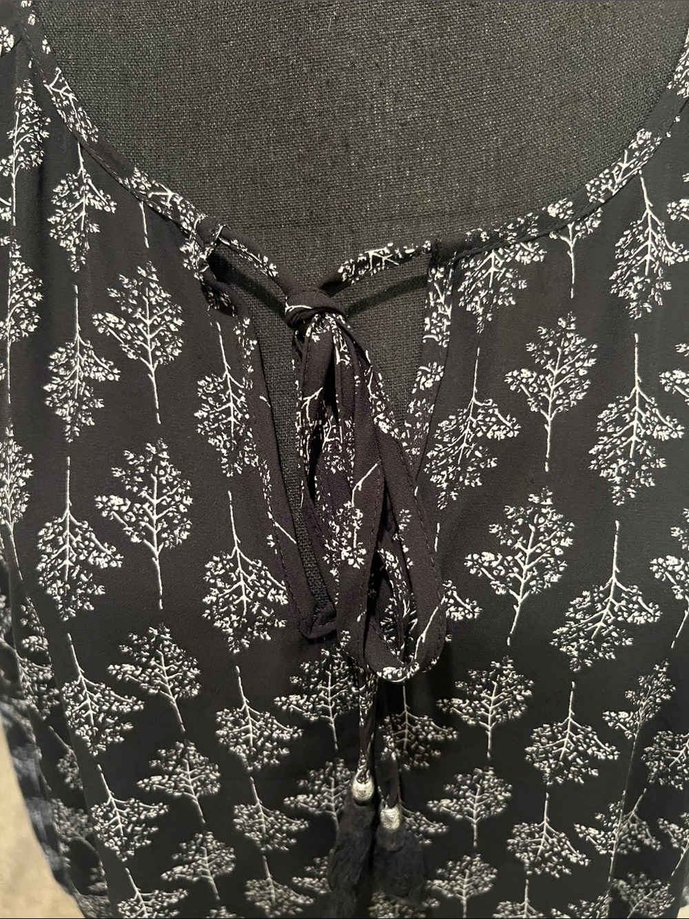 DR2 Black Tunic with White Botanical Print and Tassel Tie - Picture 4 of 13